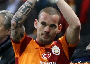 Sneijder, FIFA'n�n man�etinde...