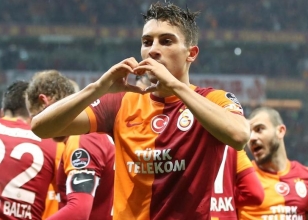 G.Saray formas�yla ilk kez! Alex Telles...