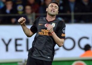 Galatasaray'�n yenilmezlik serisi s�r�yor