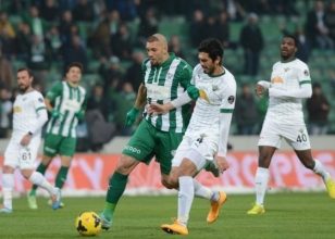 Akhisar'a bir darbe de Bursaspor'dan