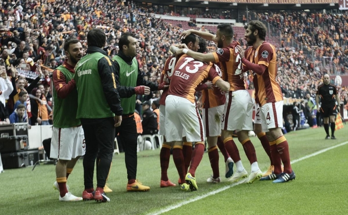 '1-2-3-4! Cimbom ampiyon'*