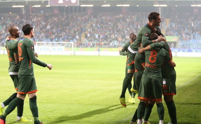 Rize Akhisar'� 3'ledi, ligde kald�!