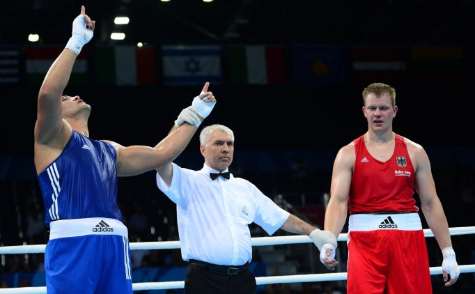 Milli boks�r, Bak�'de �eyrek finalde!