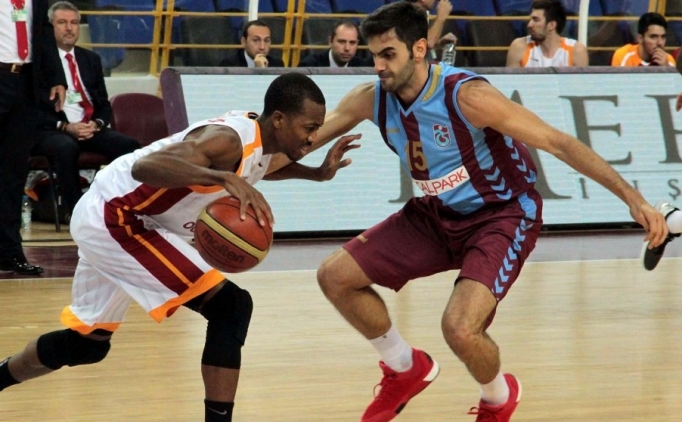 G.Saray ilk haftada Trabzon'a fark att�!