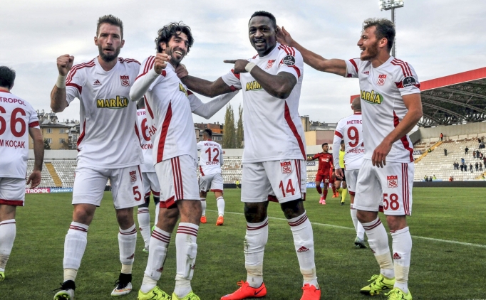 Sivasspor, Okan Buruk ile bir ilki ba�ard�!