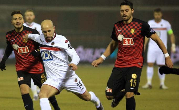 Es-Es'ten Y�lmaz Vural'a 'ho�geldin'