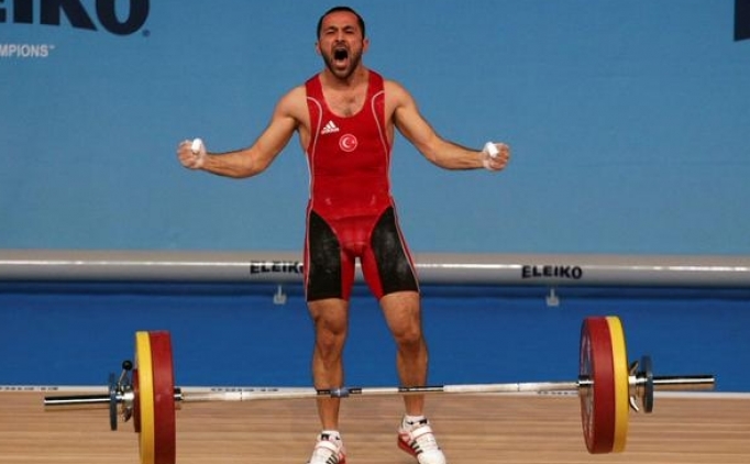 Bir madalya da �smet Alg�l'den geldi!