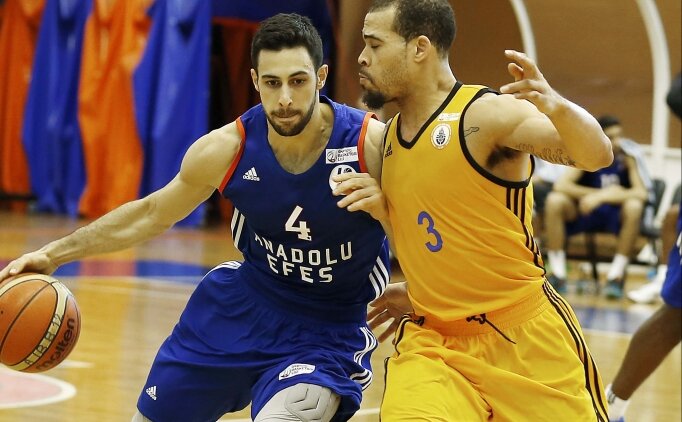 Anadolu Efes ikinci yar� a��ld�! Fark!