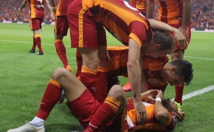 Galatasaray'�n y�ld�z yolu ayn�! 