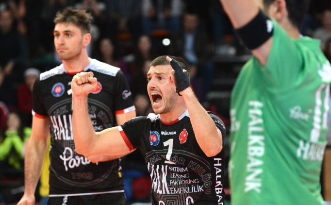 Halkbank, filede gruptan ��kmay� ba�ard�!