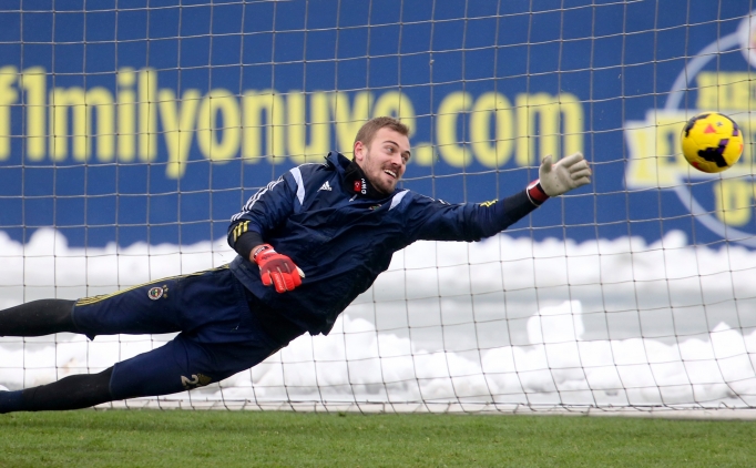 Fenerbah�e'nin Mert G�nok u�uru