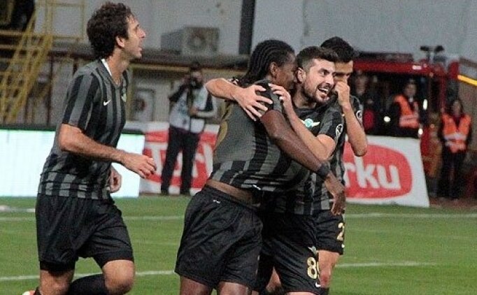 Manisa'da nefesler kesildi! Rodallega, Eto'o'yu devirdi!