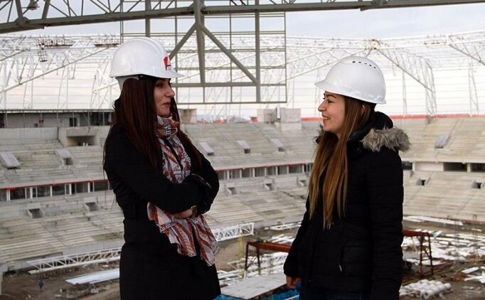 Samsun'da stadyuma kad�n eli de�di