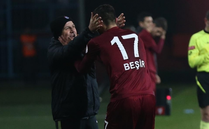 Sadi Tekelio�lu: 'Ayr�lmay� istiyor'