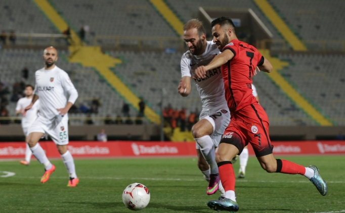 Aslan'a 5 dakika yetti