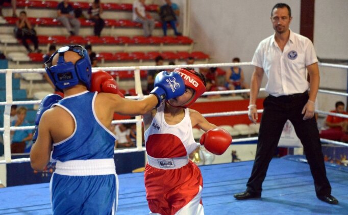 Minikler T�rkiye Ferdi Boks �ampiyonas�'nda �eyrek final