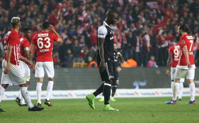 Aboubakar tarihe geti! 4 gn iinde 2. krmz kart