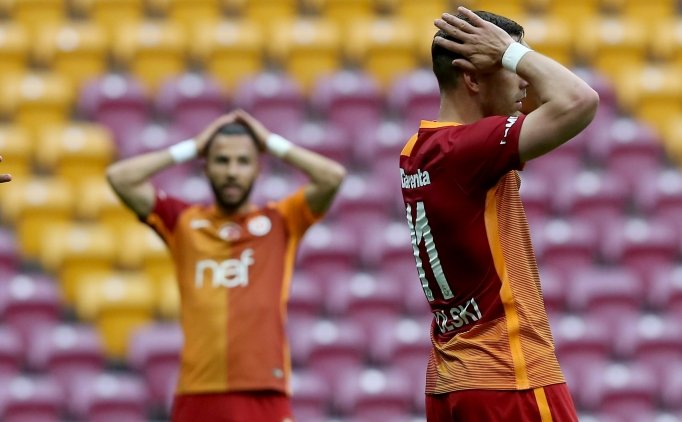 Galatasaray, taraftars�z tats�z tuzsuz...