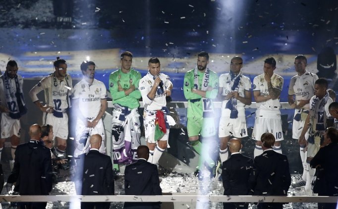 Real Madrid �ampiyonlu�unu taraftar�yla kutlad�!