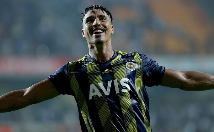 Fenerbahçe'de Nabil Dirar ameliyat edildi!