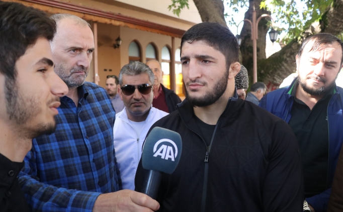 Dağıstan asıllı şampiyon güreşçiden soydaşlarına ziyaret