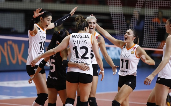 Eczacıbaşı evinde Fenerbahçe'yi devirdi
