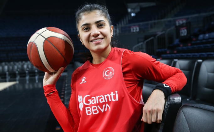 Merve Aydın, Fransa'da oynamanın mutluluğunu yaşıyor