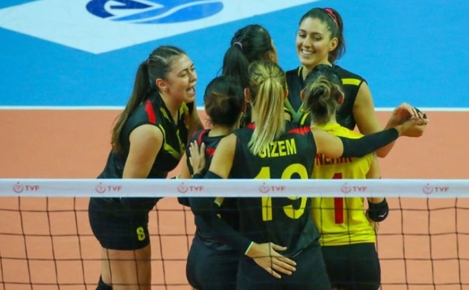 Voleybolda olaylı İzmir derbisini Göztepe kazandı!