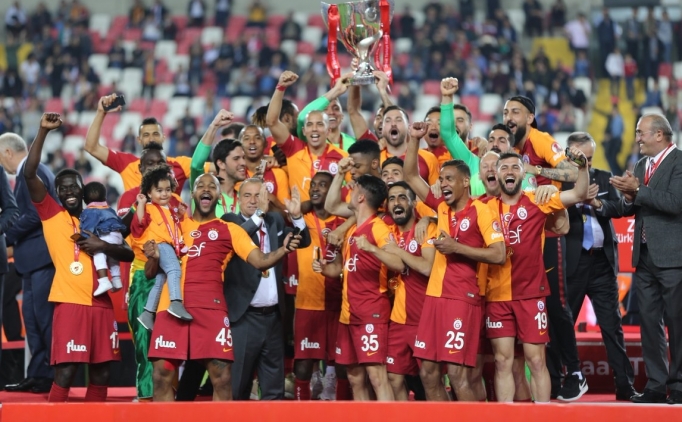 Akhisarspor kupa seremonisine katılmadı!