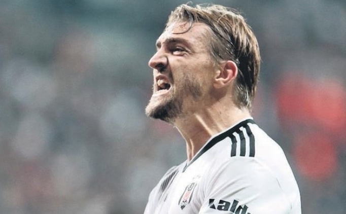 Beşiktaş, Caner Erkin ile sözleşme uzatıyor