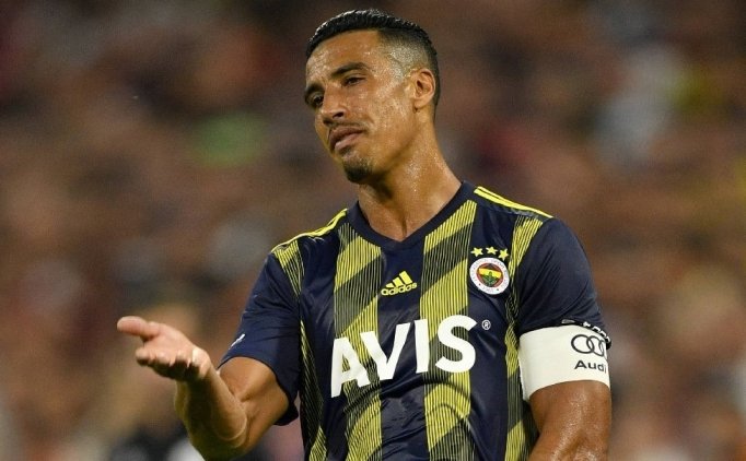 Fenerbah�e'de Nabil Dirar yeniden sol beke ge�iyor