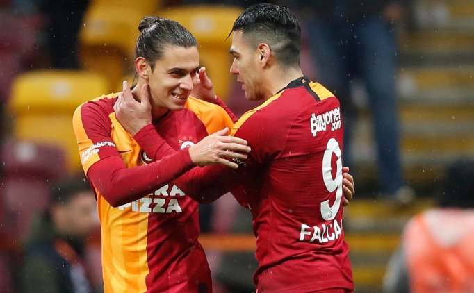 Galatasaray, ilk devreyi gol ya�muruyla kapatt�!