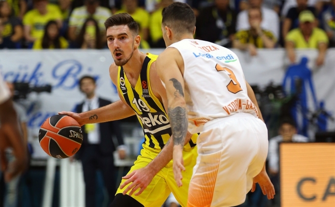 Nando De Colo, kariyer rekoruyla ba�lad�!