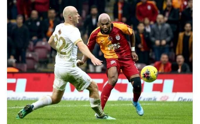 Ryan Babel: 'Beni sadece futbolumla ele�tirin'