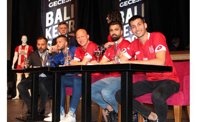 Bal�kesirspor 1 gecede 17 bin forma satt�