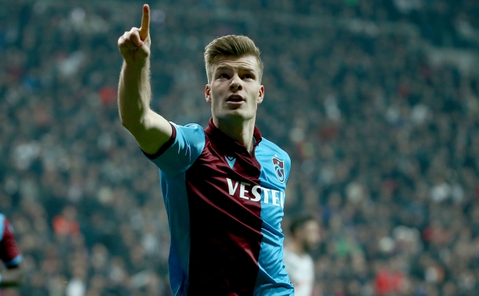 Srloth, Trabzonspor'u zirvede tutuyor