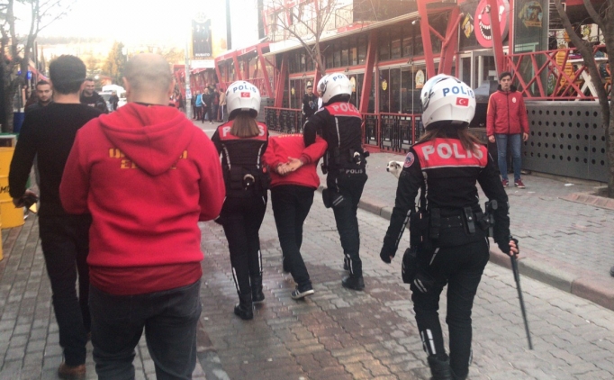 Derbi �ncesi taraftarlar aras�nda gerginlik!