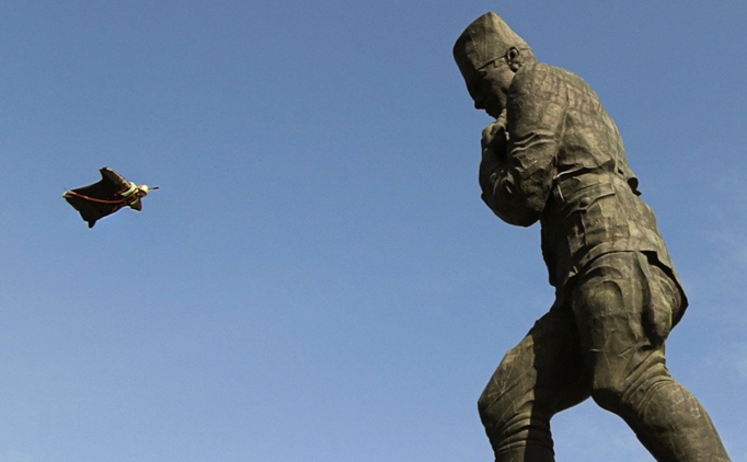 19 Mayıs'ın 101. yıl dönümünde Atatürk'ü gökyüzünde andılar