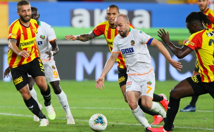 Alanyaspor üç kez öne geçti ama Göztepe'yi yenemedi