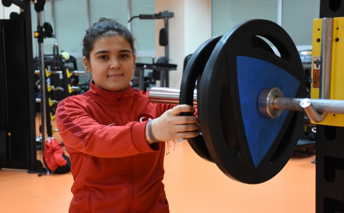Milli halterci Ay�eg�l �ak�n'�n g�z� olimpiyatta