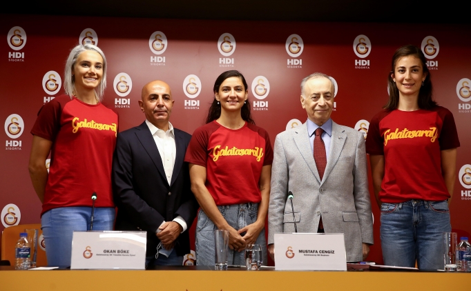 Galatasaray, kad�n voleybol tak�m�nda imza t�reni d�zenledi