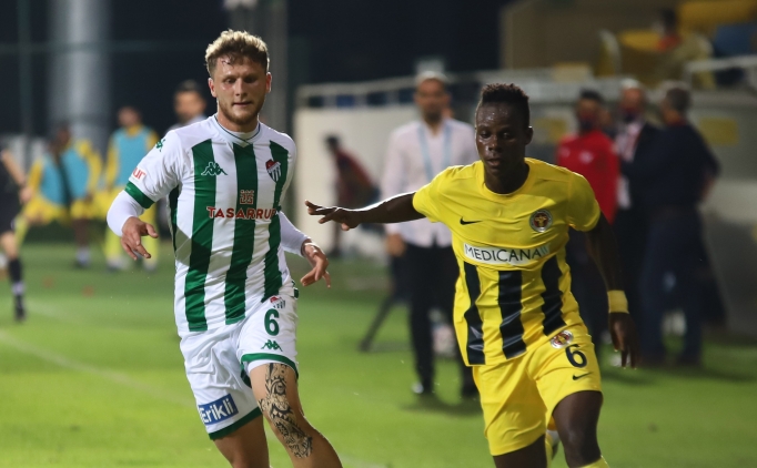 Menemenspor ilk galibiyetini ald�