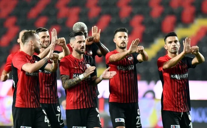 Be�ikta�, Gaziantep'te y�k�ld�!