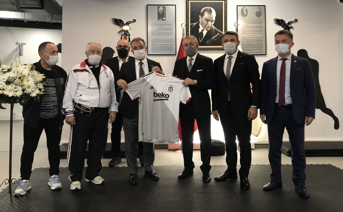 Ey�p G�zge� ve Musa Ayd�n'dan Ahmet Nur �ebi'ye ziyaret