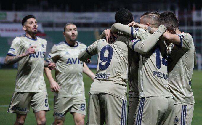 Fenerbah�e, Denizli'de kazand� ve zirveye ortak oldu!