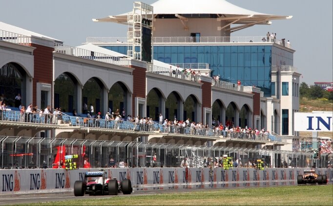 Formula 1, tam 9 y�l aradan sonra 'seyircili' olarak T�rkiye'de