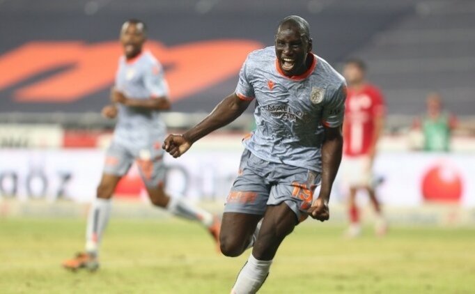 Demba Ba'dan Uygur T�rklerine destek �a�r�s�!