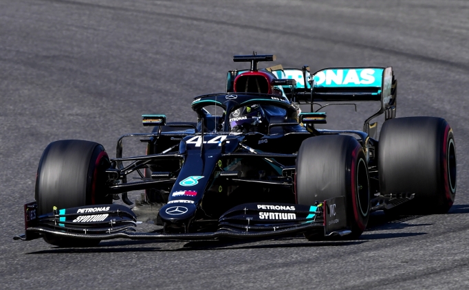 Formula 1'de olayl� yar��: 3 kez durdu, Hamilton kazand�
