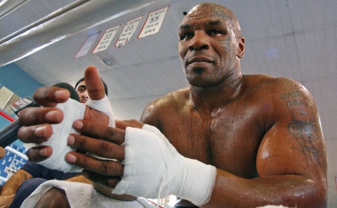 Mike Tyson - Roy Jones ma�� berabere bitti
