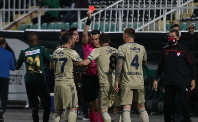 Ali Palab�y�k'tan Fenerbah�e'ye toplam 13 k�rm�z� kart